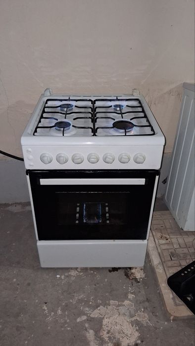 Срочно продаётся газ плита И 60x60x85 плита размер 60х60