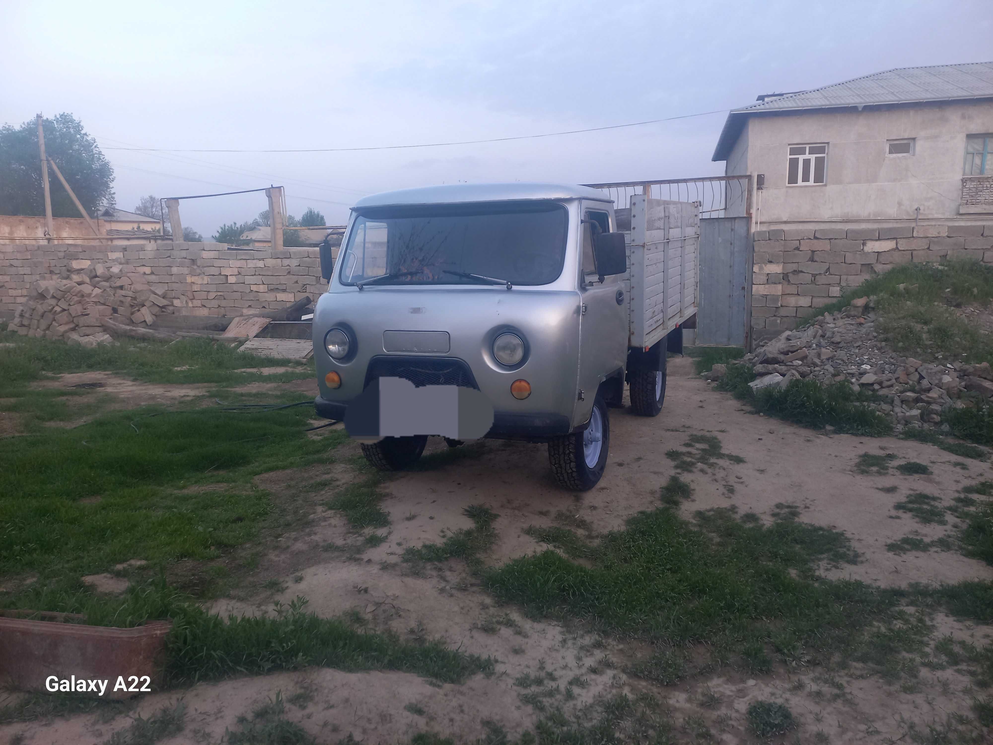 Uaz  452 bortli tentli