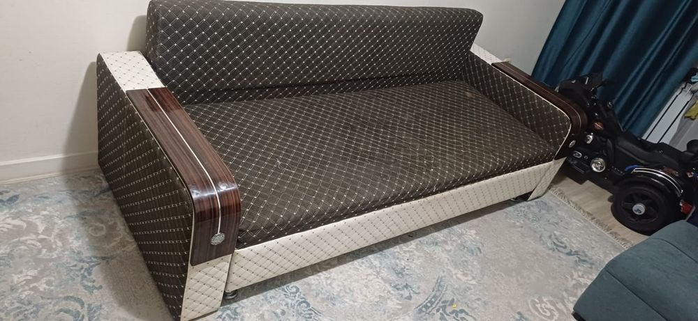 Продам диван в хорошем состоянии