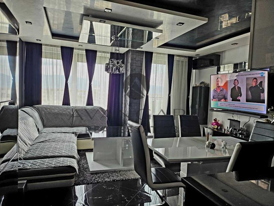 Продава се Тристаен апартамент в Пловдив, Кючук Париж - 100 кв.м за 2100 €/кв.м - Снимка #2