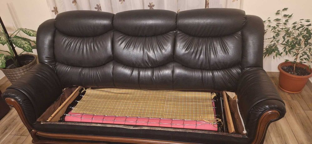 Vând canapea extensibila piele ecologică