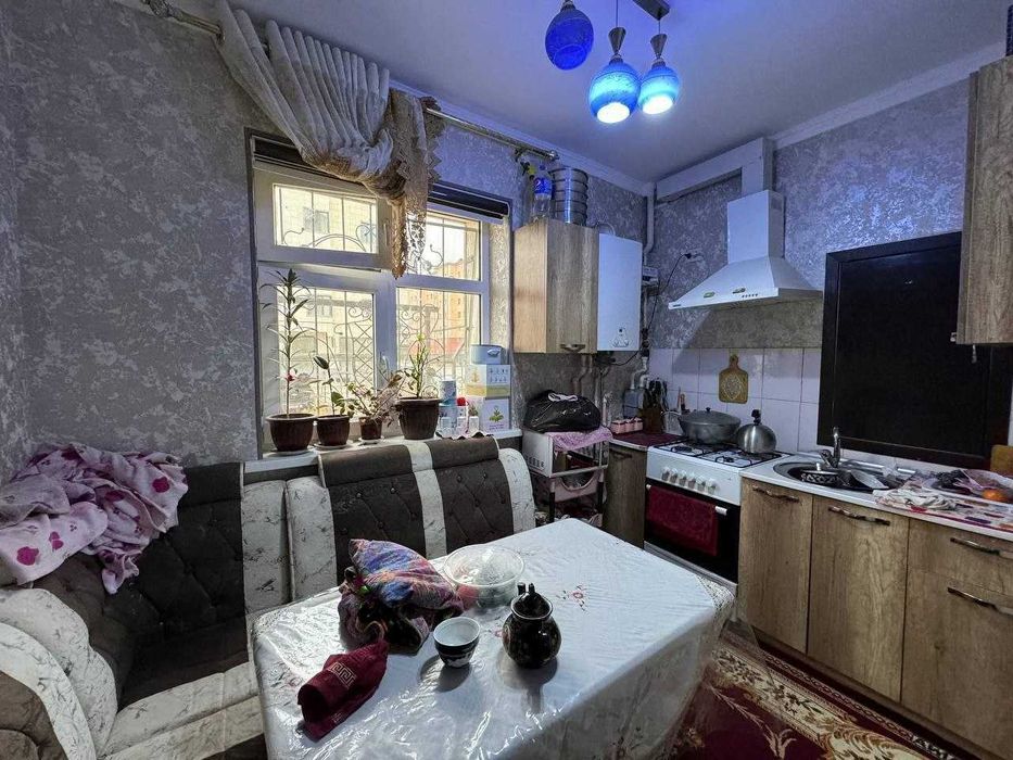 Продаётся 3х комн квартира на 1 этаже Ор-р  7 микрорайон 43 школа