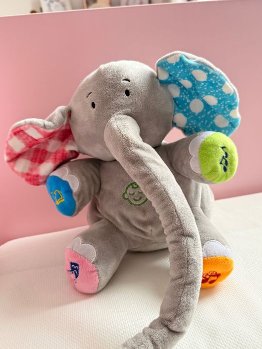 Образователна книжка fisher price песнички в рими