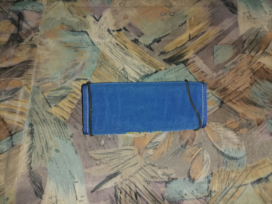 Vând penar albastru