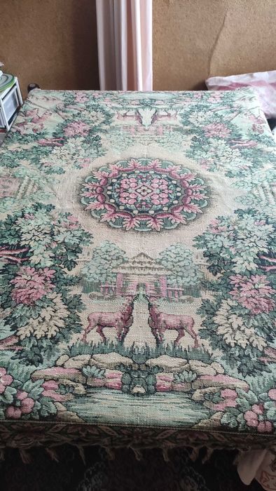 Тежка покривка за маса тъкана в жакардова техника