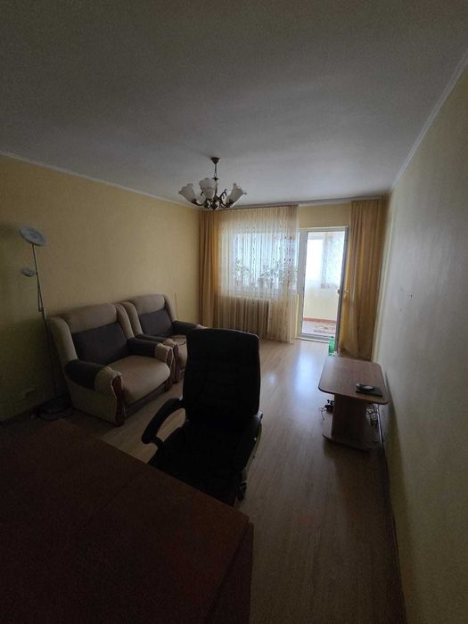Vand apartament decomandat cu doua balcoane,  mobilat 3 camere