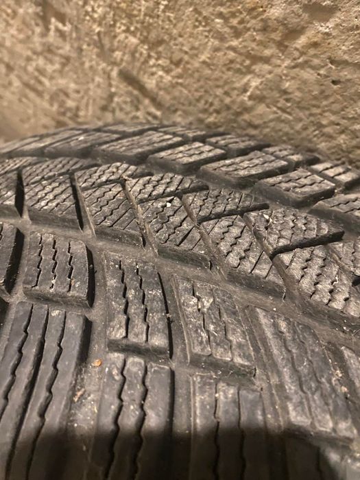 Зимни гуми с джанти 235/60 R18