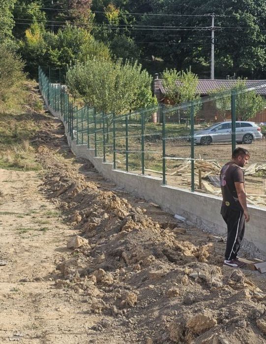 Gard metalic din plasă de sârmă și iută, potrivit pentru delimitarea p