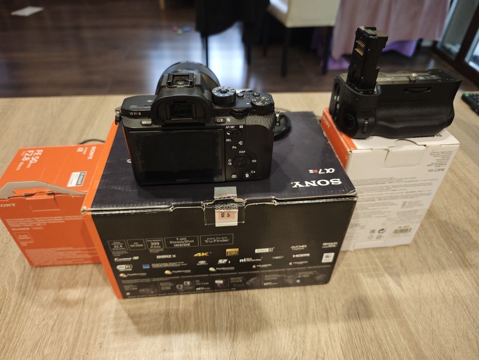 Фото апарат SONY A7 R2 в комплект с обектив SONY FE 2.8/50 MACRO