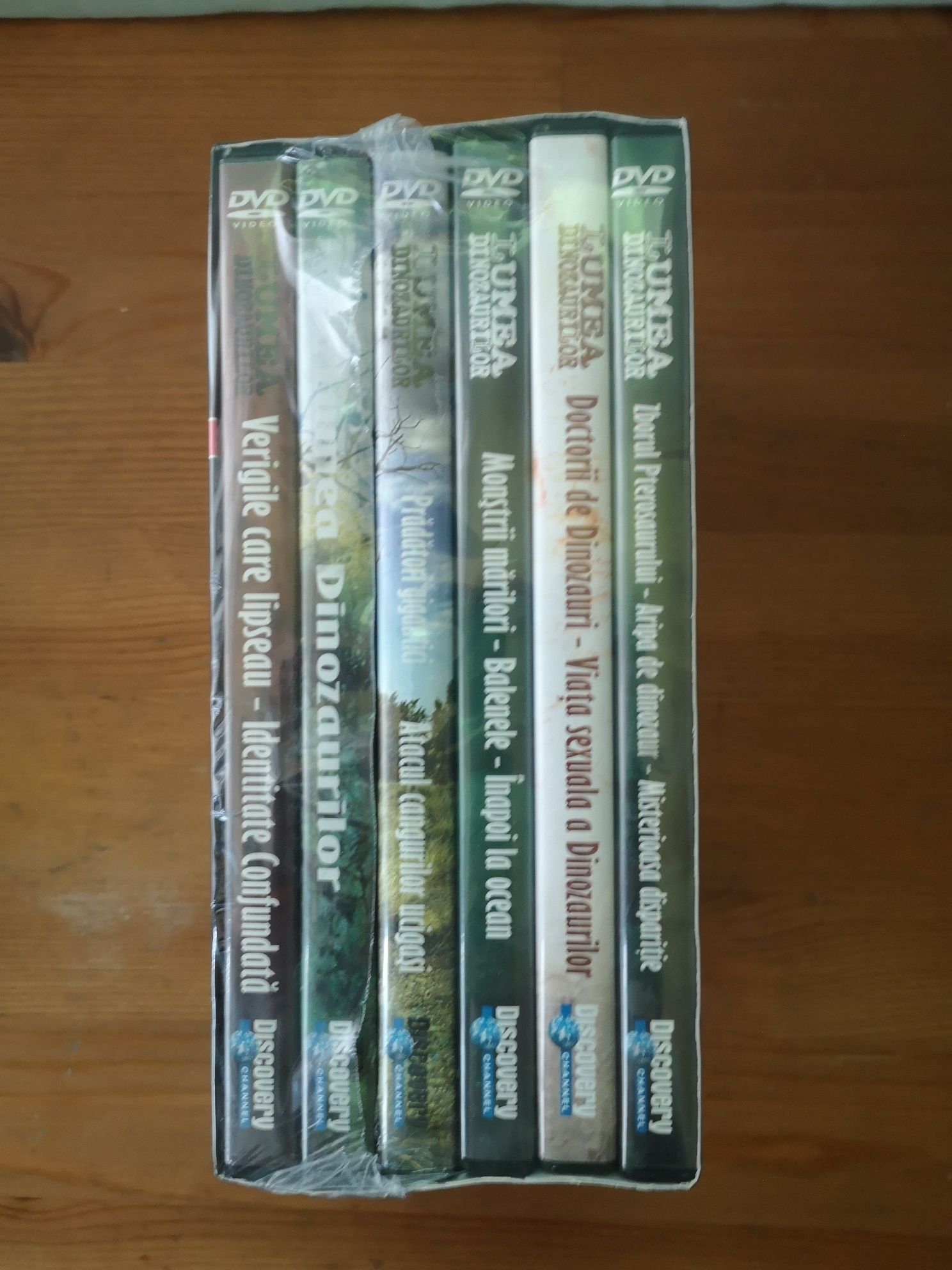 Lumea Dinozaurilor 6 dvd