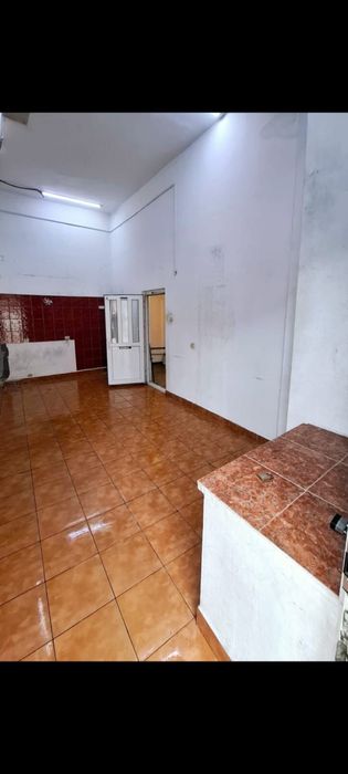 Vand spatiu comercial centru