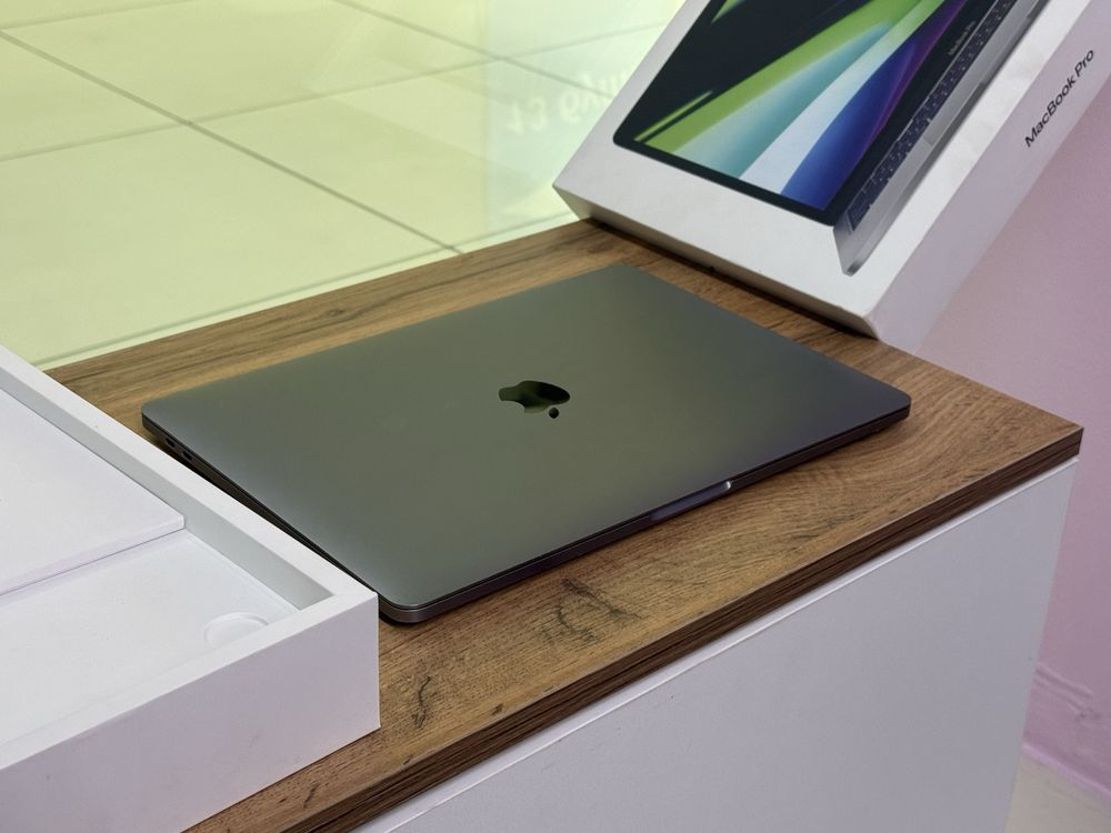 Apple MacBook Pro 13.3 M1 2022 EAC Space Gray Tpuch Bar/ID макбук М1