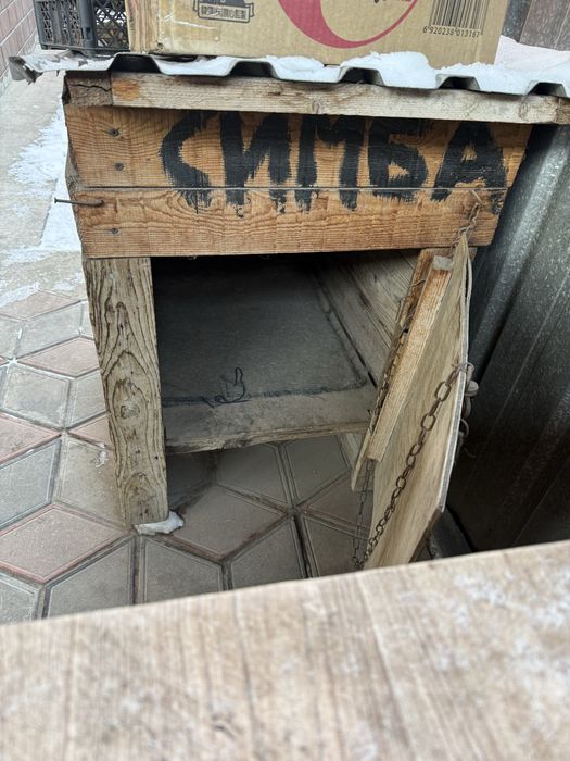 Будка для собак. Самодельный. Цена символически