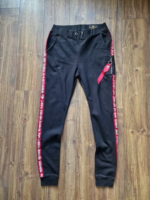 Страхотно мъжко спортно долнище ALPHA INDUSTRIES размер L