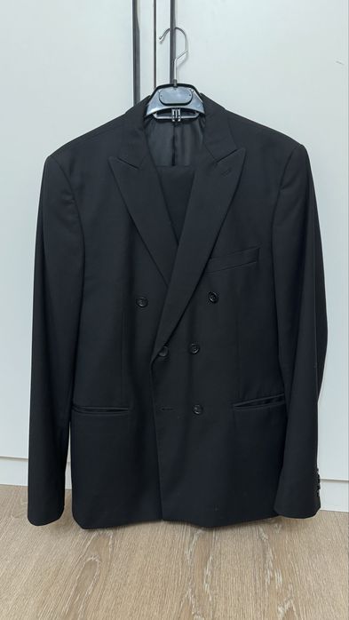 Костюм двубортный