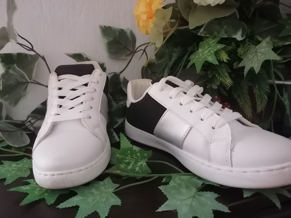 Дамски обувки официални и спортни