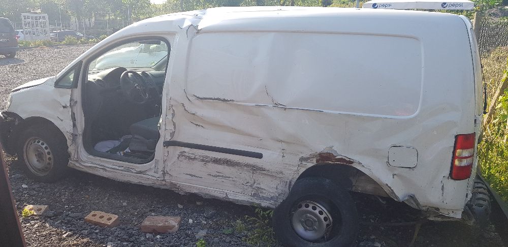 Продавам VW Caddy 1.6 TDI/102 коня, 06.2014г. на части