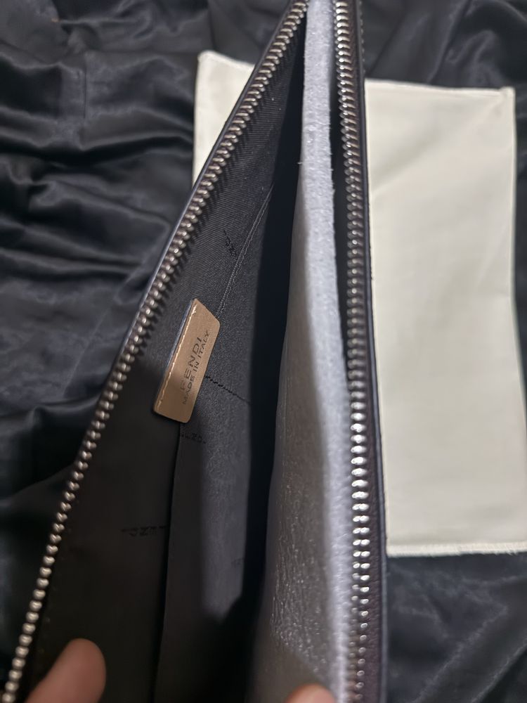Чанта клънч Fendi