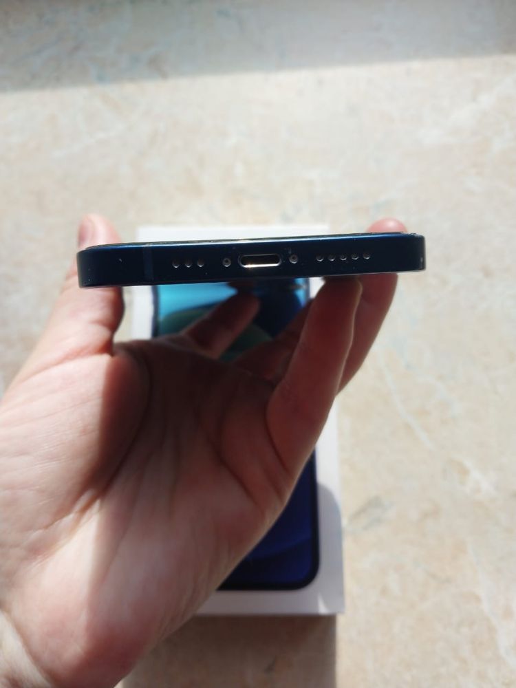 iPhone 12 в хорошем состоянии