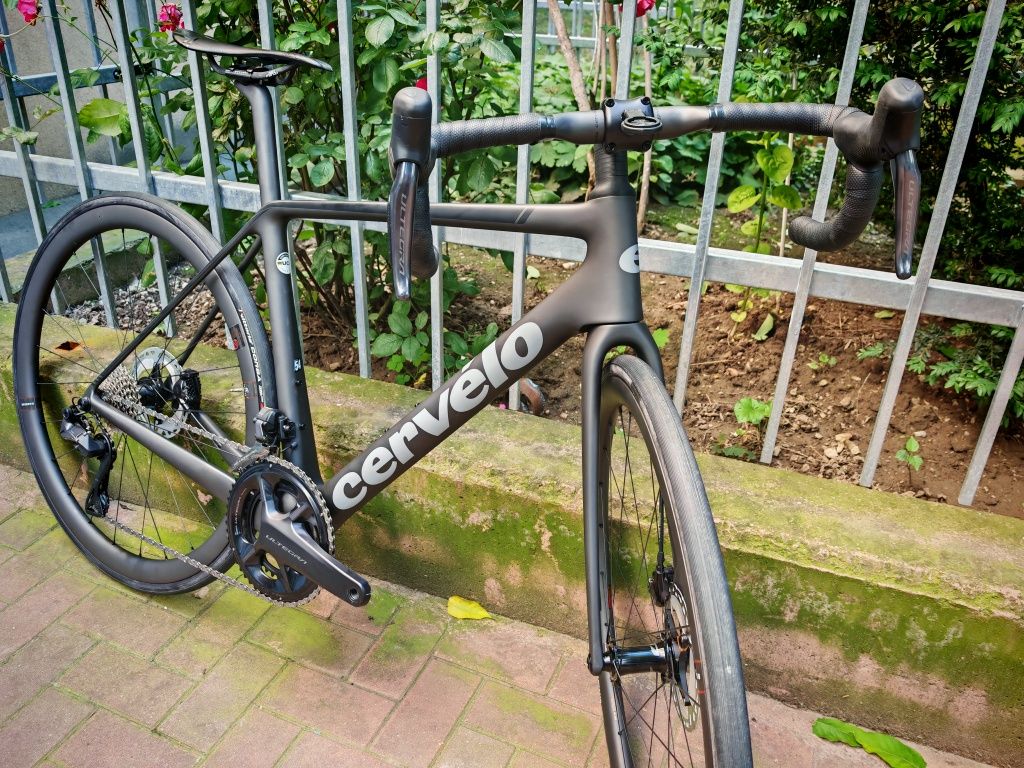 Bicicleta cursiera carbon Cervelo R5 Di2 12V M/54 noua model 2025