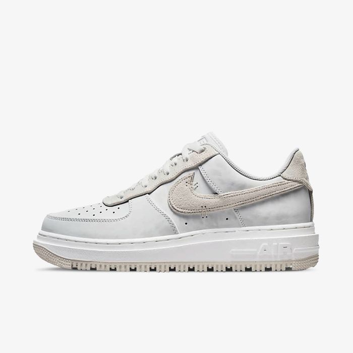 Обувки Nike Air Force 1 Luxe