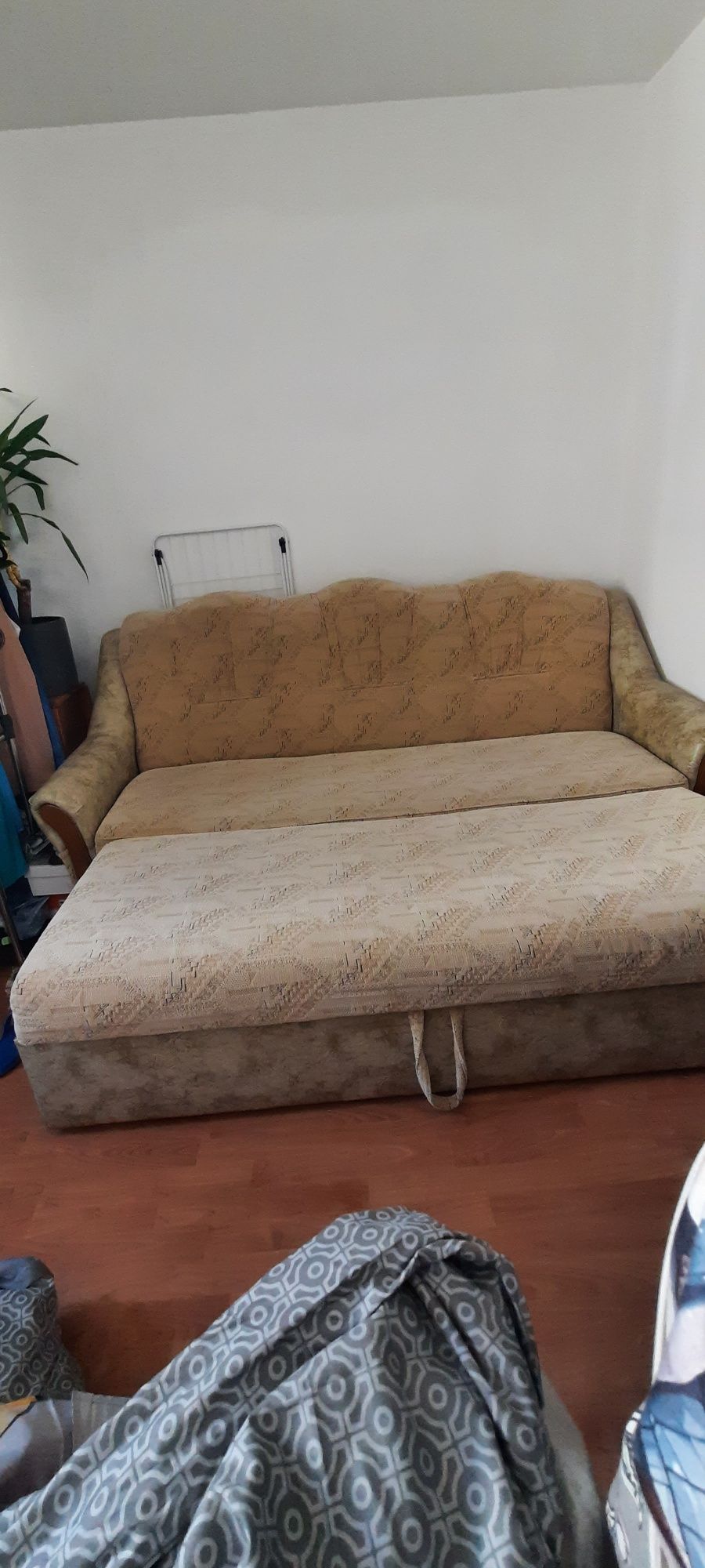 Canapea 3 locuri extensibilă