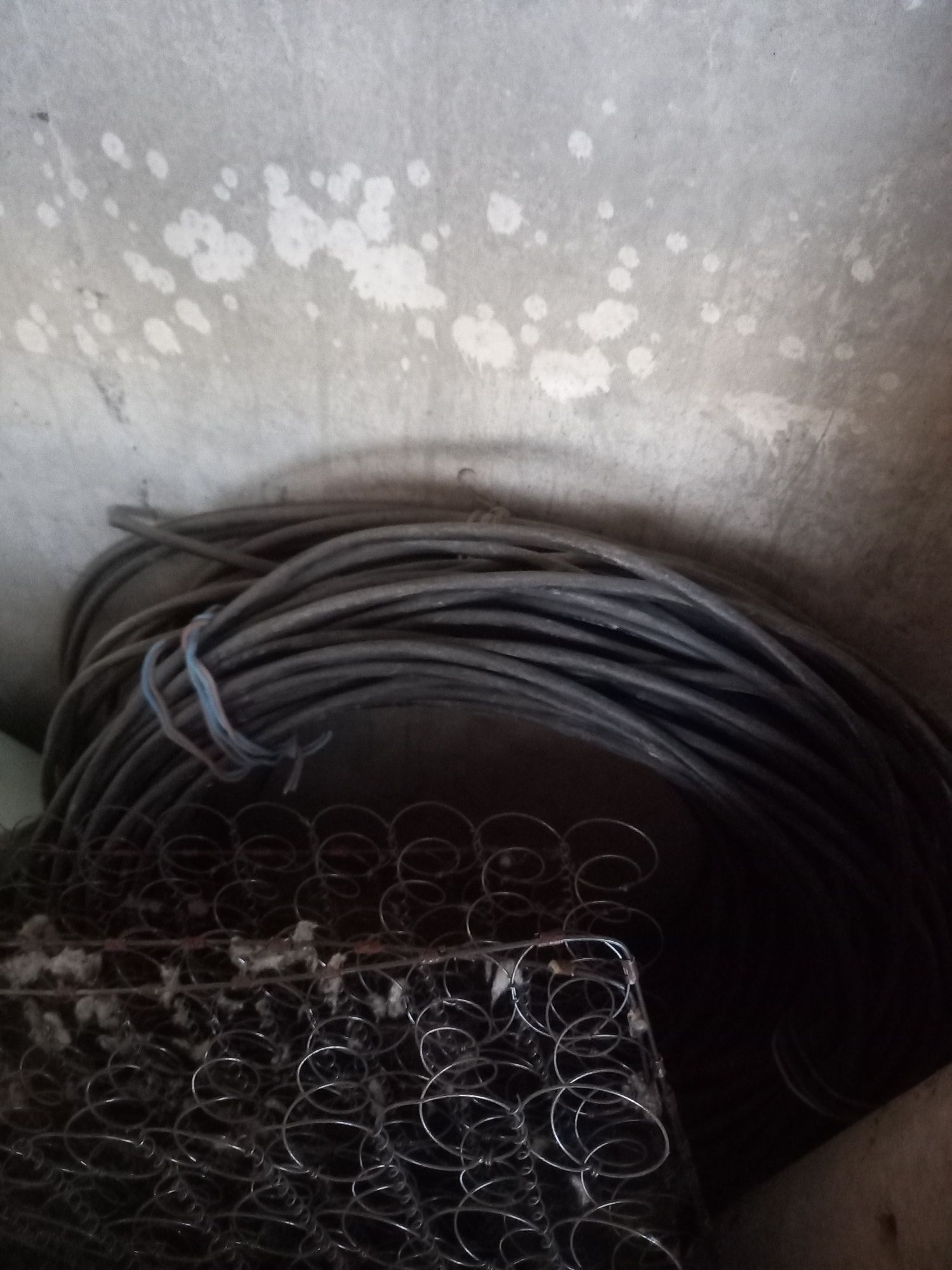 Elektriski uchorchik kabeli bilan