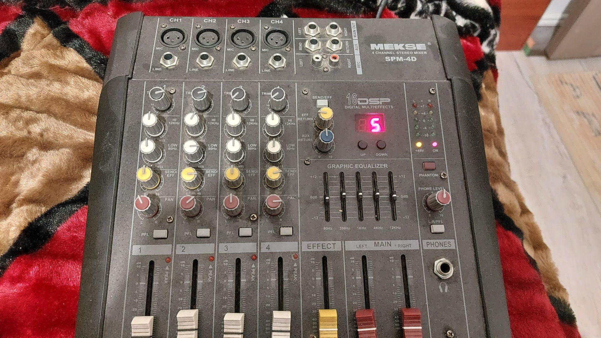 Vând sau schimb mixer cu amplificator