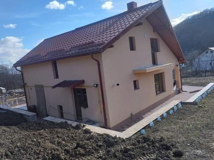 Reparati Acoperisuri Montaj Tigla Metalica