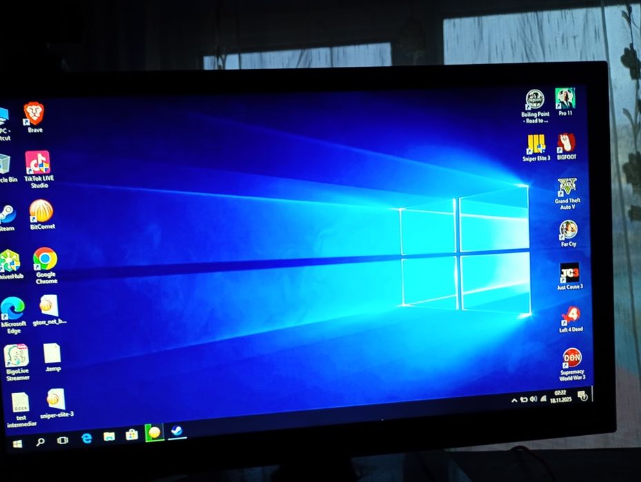 Vând laptop marca dell