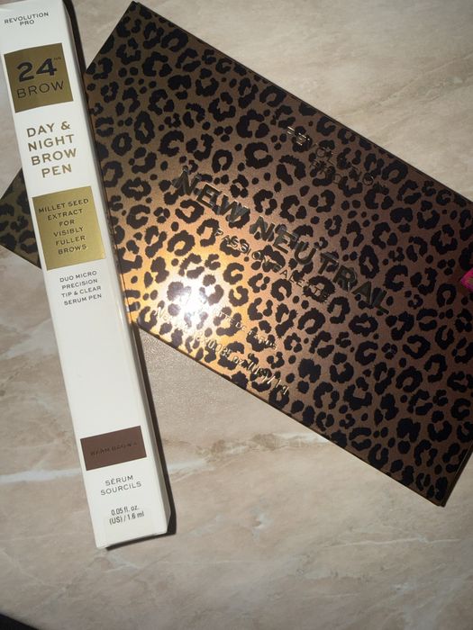 REVOLUTION PRO палитра+молив за вежди