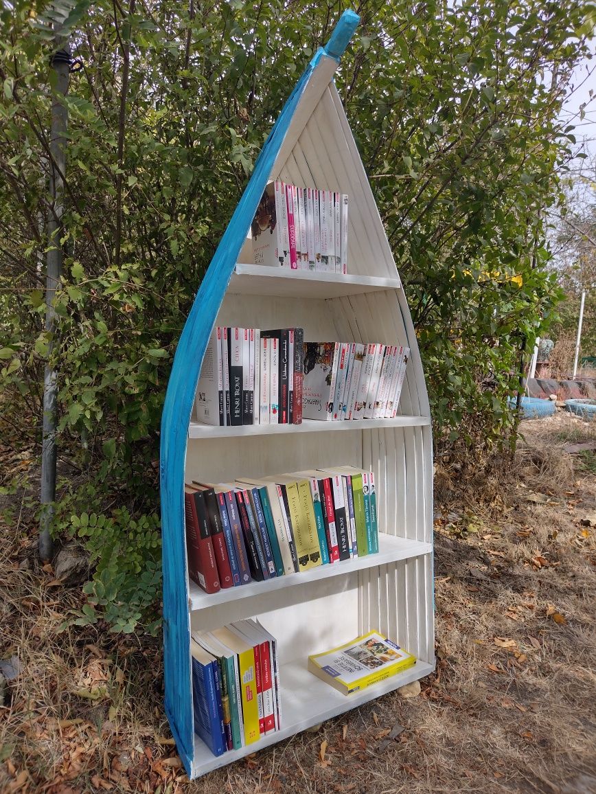 Barcă decor, biblioteca