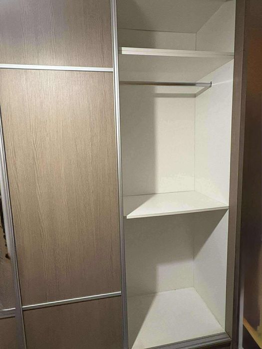 Гардероб с плъзгащи врати