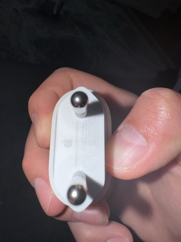 Продаю зарядное устройство Type-C от Iphone 15 с чехлом