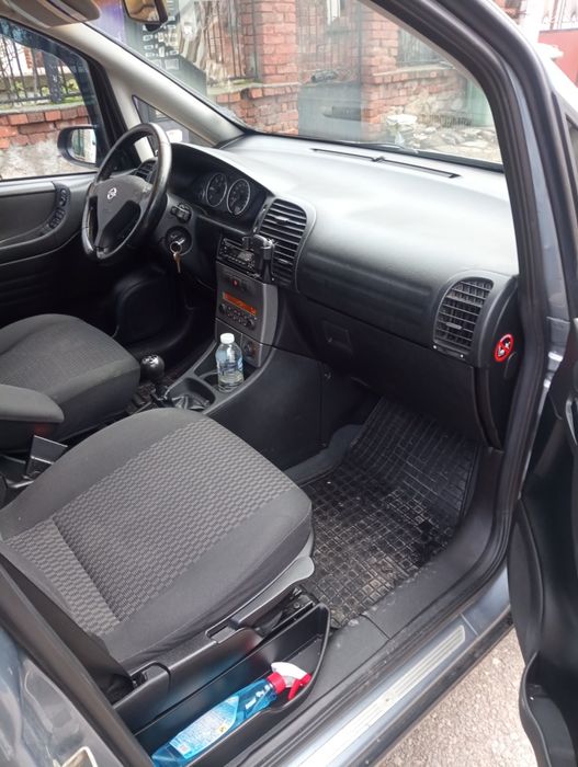 Опел Зафира дизел 2000кубика 101коня 2003година