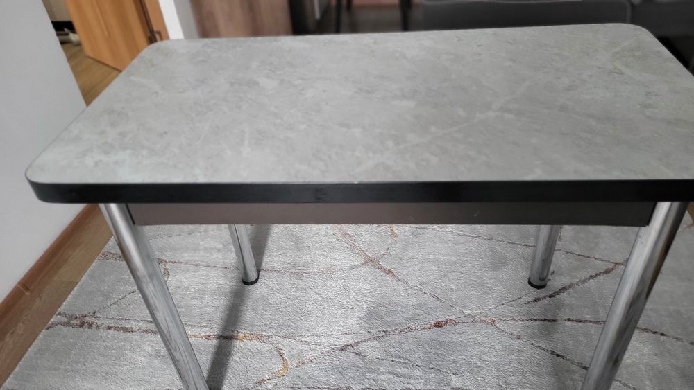 Продам, кухонный стол.