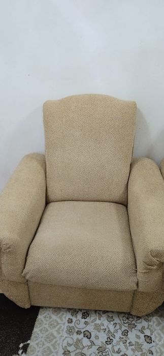 Продам диван и два кресло. Два кресло другого цвета