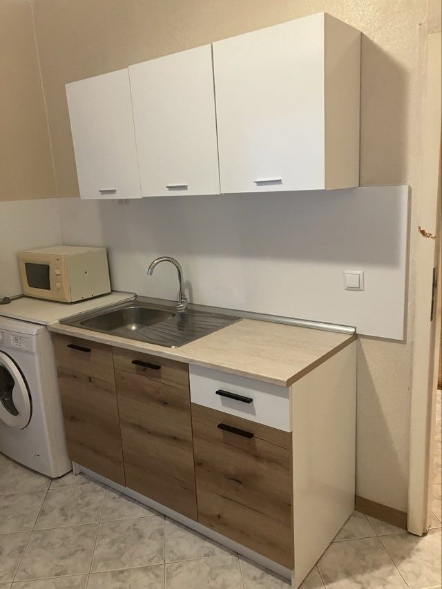 Продавам кухненско