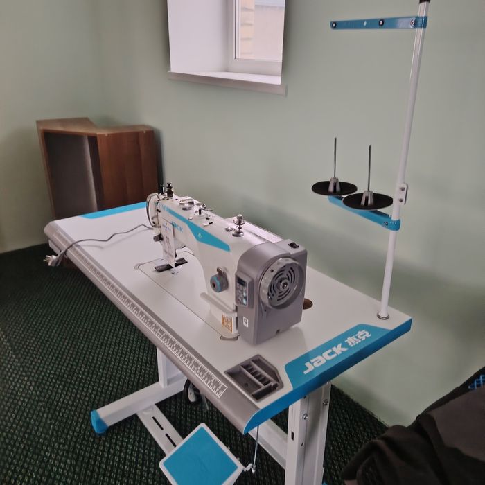 Продам швейную машинку jack H2