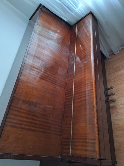 Vând pian/pianina Belarus