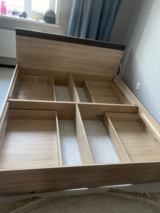 Двухспальная кровать