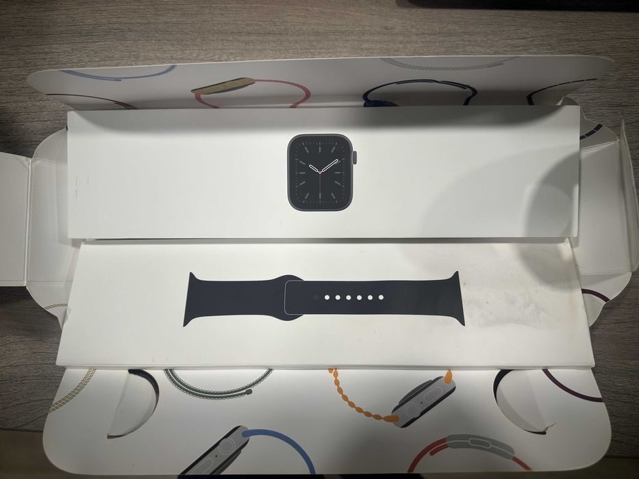 Продам Apple Watch Series 6 44mm Space Gray