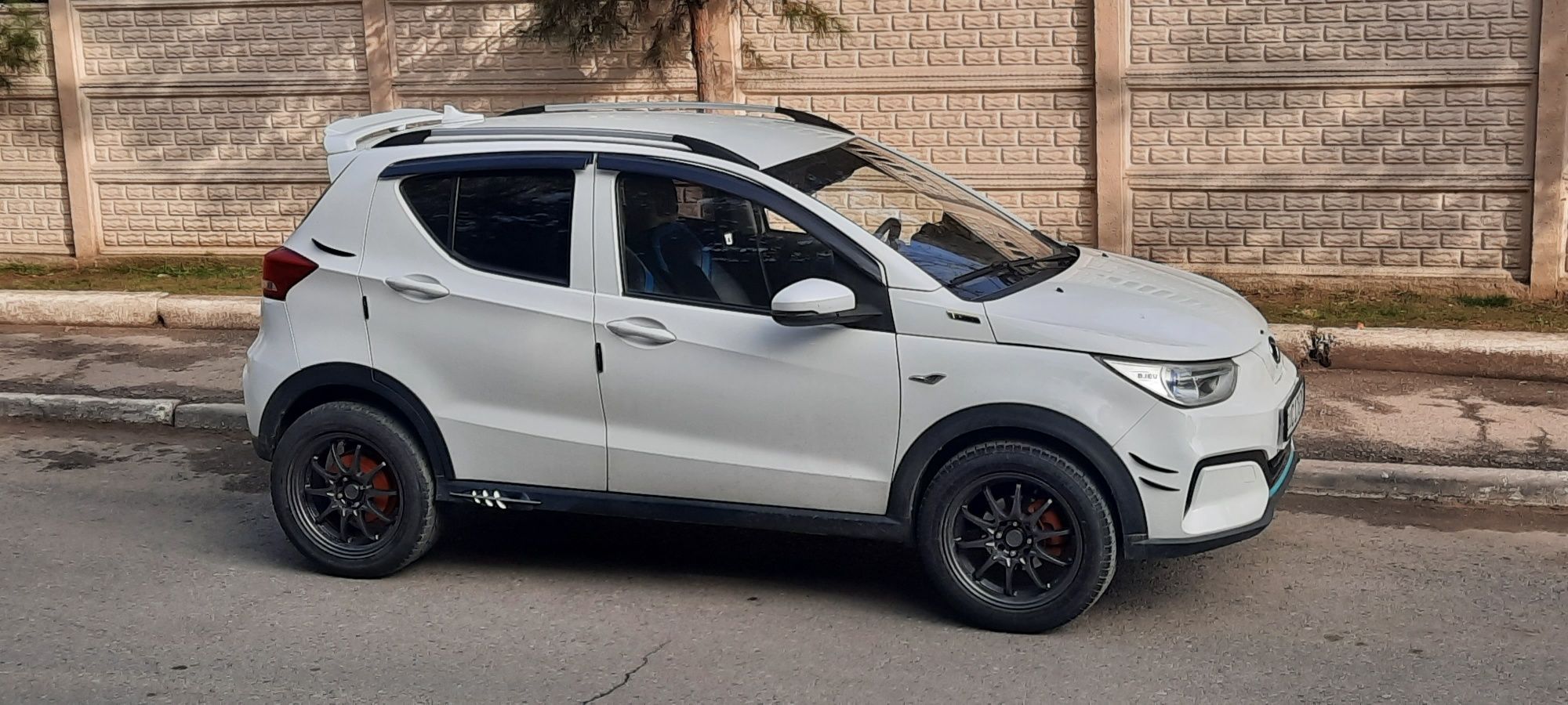 Электромобиль BAIC EС3
