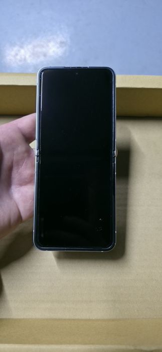 Samsung Flip 6..