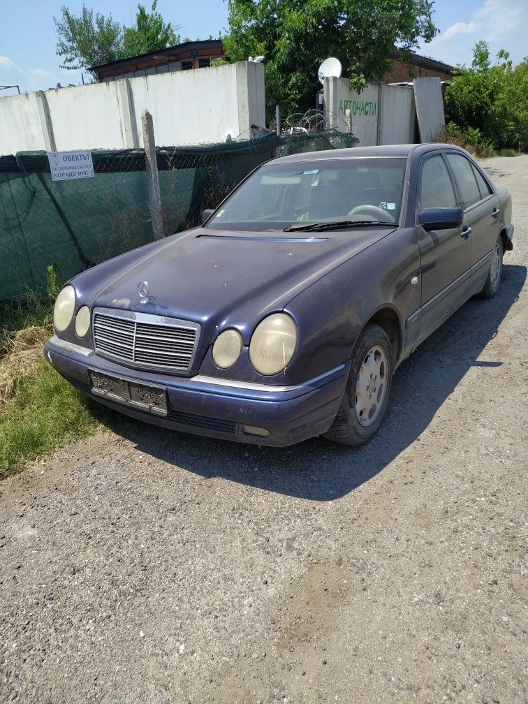 Mercedes-Benz E230 w210