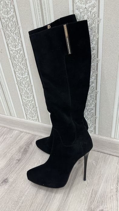 Продам  замшевые сапожки