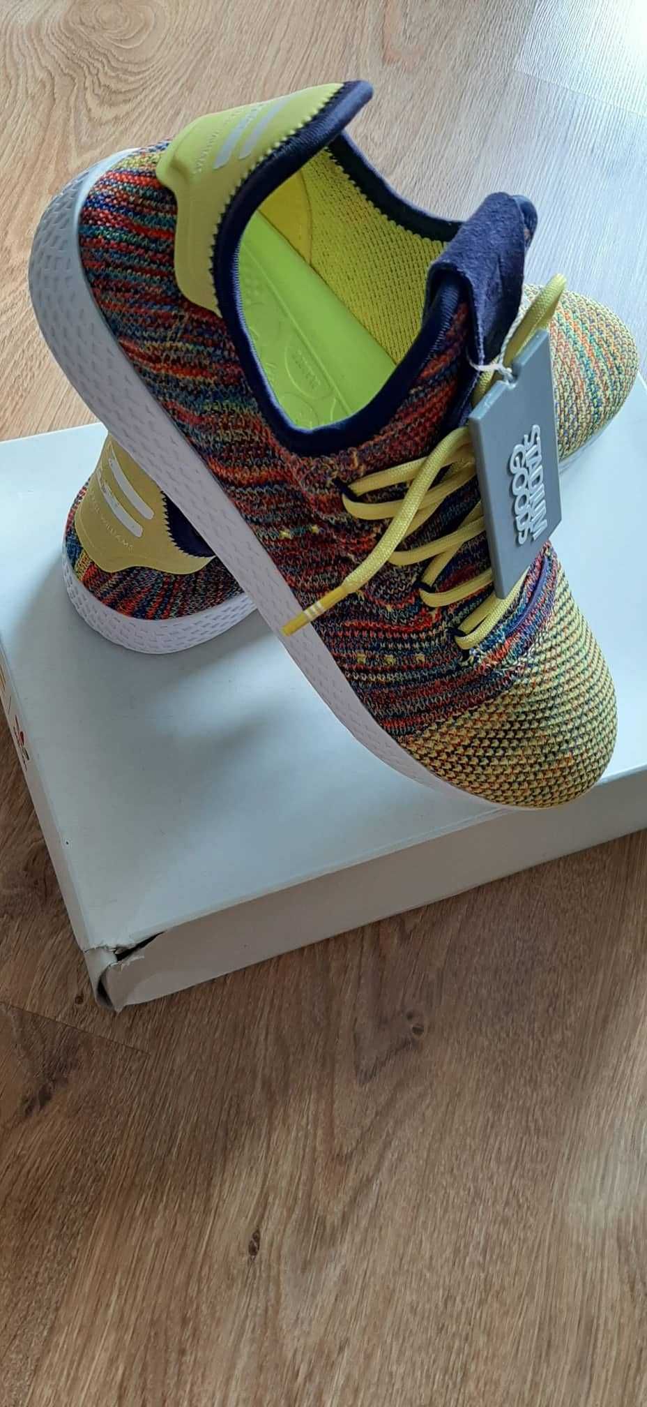 ПРОДАВАТ СЕ ЧИСТО НОВИ ОБУВКИ Adidas Pharrell Williams   43 1/2