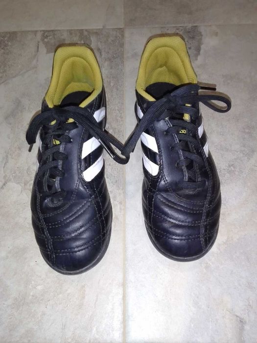 Продавам детски стоножки адидас 35 номер, много запазени, ест. кожа.