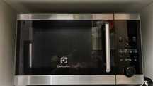 Cuptor cu microunde Electrolux, stare foarte bună, folosit ocazional