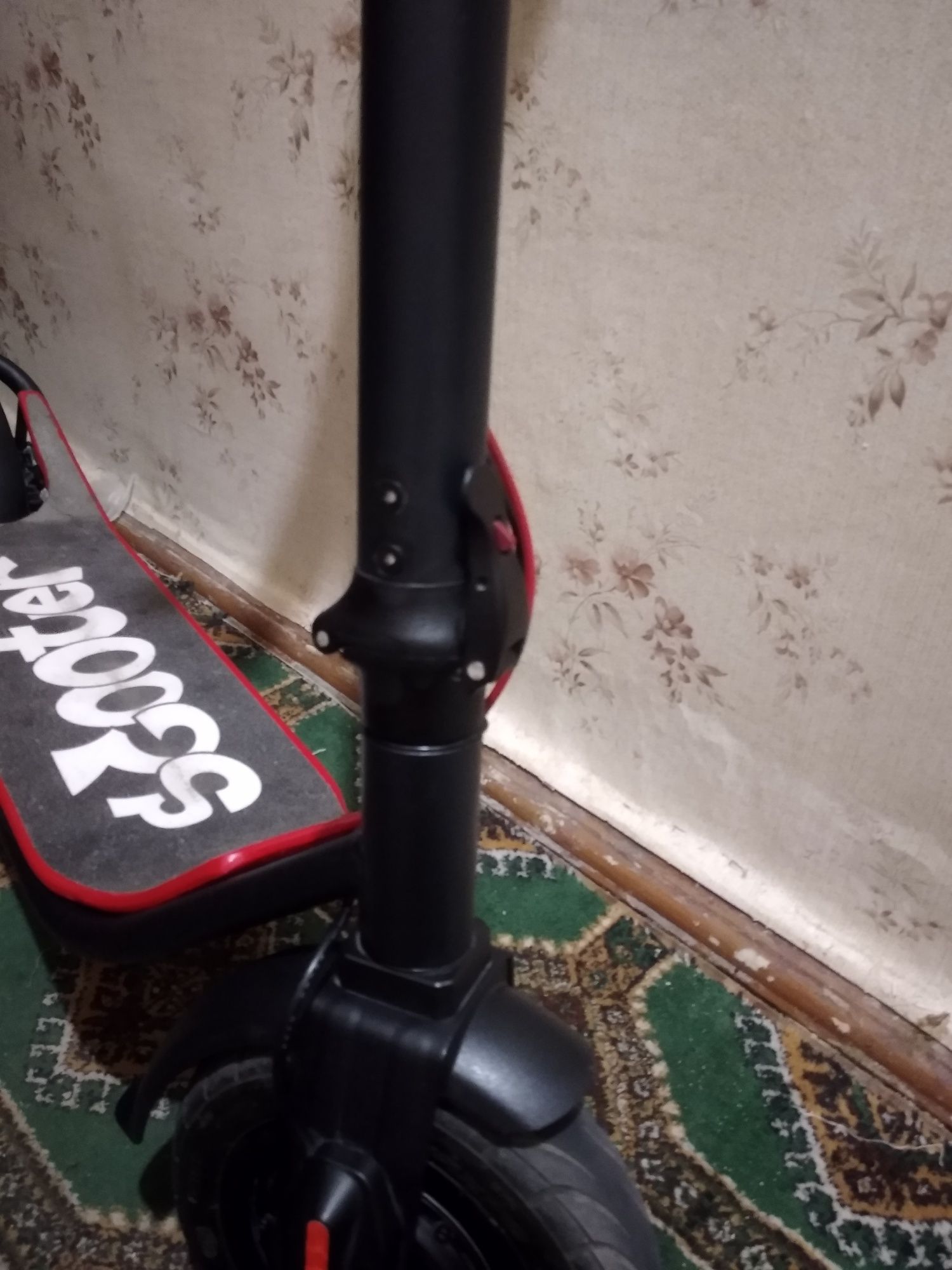 Срочно.Продаю электросамокат Scooter Max 35км запас хода в харошом сас